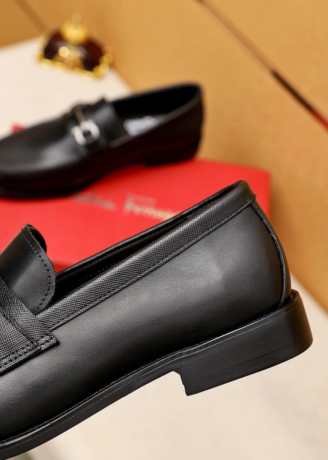 Men's shoes 💰480💐 Product trademark: Ferragamo "Ferragamo" casual leather shoes Regular size: 38-44 (45.46🉑️customized) Product materials: Selected imported first-layer calfskin upper + luxury hardware buckle, imported water-dyed cowhide leather lining. Strong three-dimensional visual effect, original outsole color: 1⃣️color optional